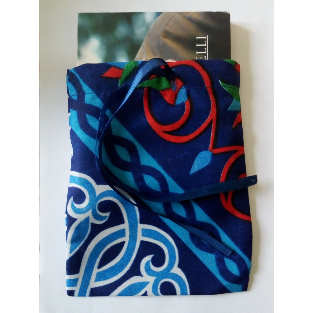 Pochette cadeau en tissu bleu
